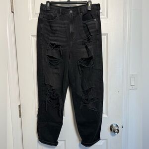 NWT AE Ripped Relaxed Mom Jeans
